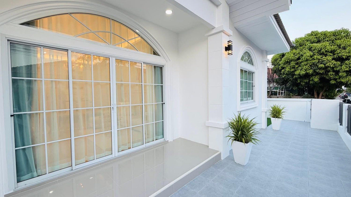 For SaleHousePattaya, Bangsaen, Chonburi : Classic Home 4 / 3 Bedrooms (For Sale), Classic Home 4 / 3 Bedrooms (FOR SALE) BEWN138