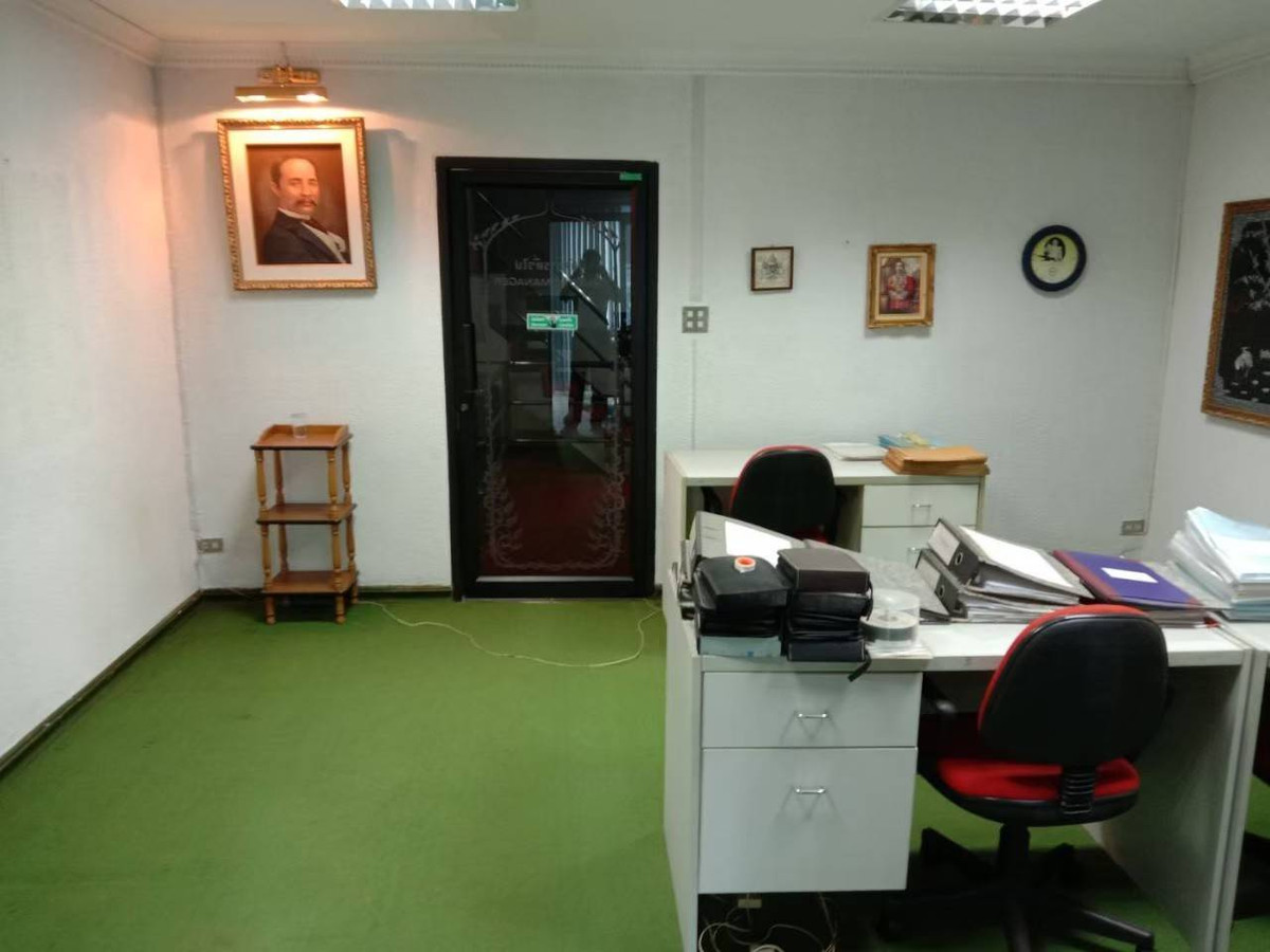 For SaleHome OfficeLadprao, Central Ladprao : 96382 - Home office for sale and rent, Nakniwat 2, 6 work rooms, 3 bathrooms, office furniture with 240 sq m, width 4.6*16 meters.