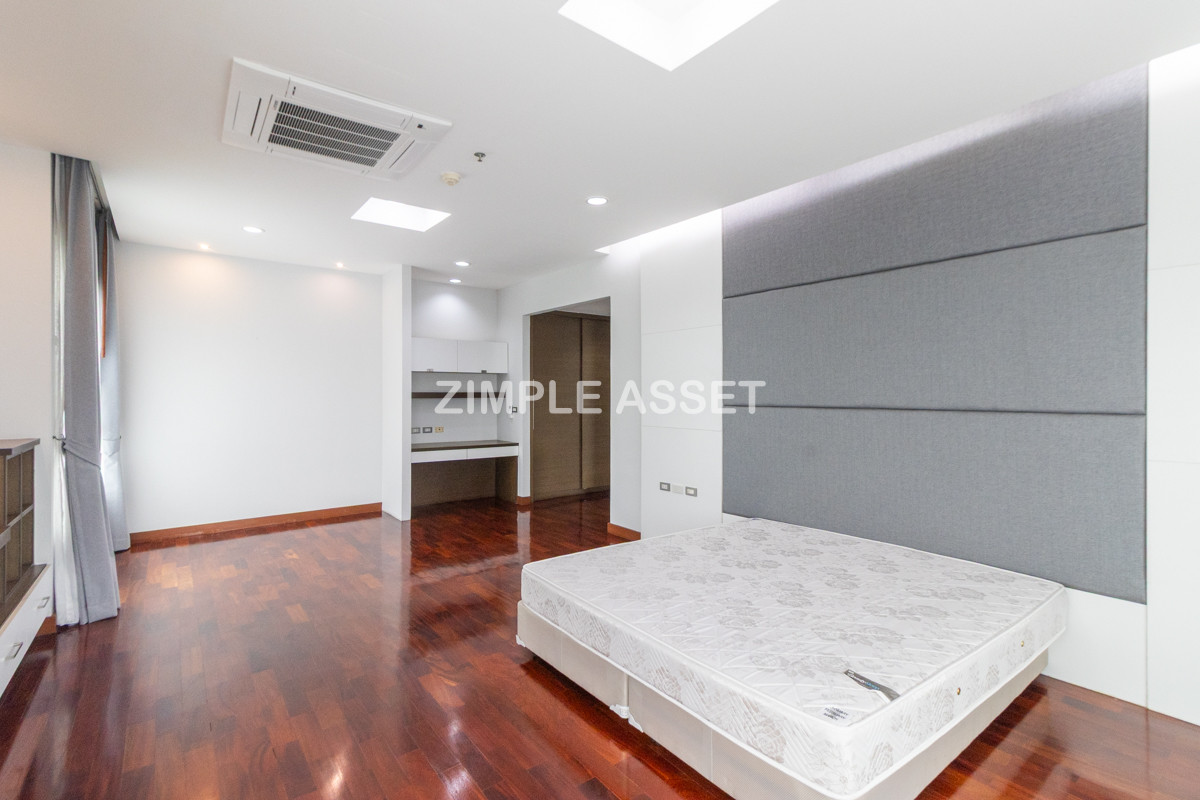 For RentSukhumvit, Asoke, Thonglor : Line ID: @zimple_asset Luxury aprtment in center of sukhumvit. Offering premium facilities for an elevated living experience. Surrounded by leading shopping malls in a prime location.
