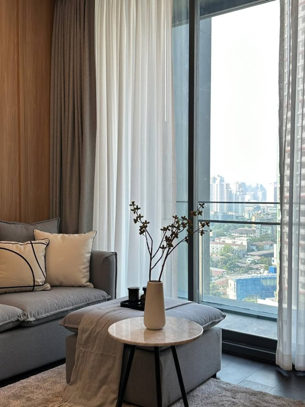 ให้เช่าคอนโดสุขุมวิท อโศก ทองหล่อ : ᚱ ให้เช่า LAVIQ Sukhumvit 57 ✅เพดานสูง 🔥ชั้น 14 43 ตร.ม.🔥คอนโด 1 ห้องนอน เพียง 200 เมตร จาก BTS ทองหล่อ