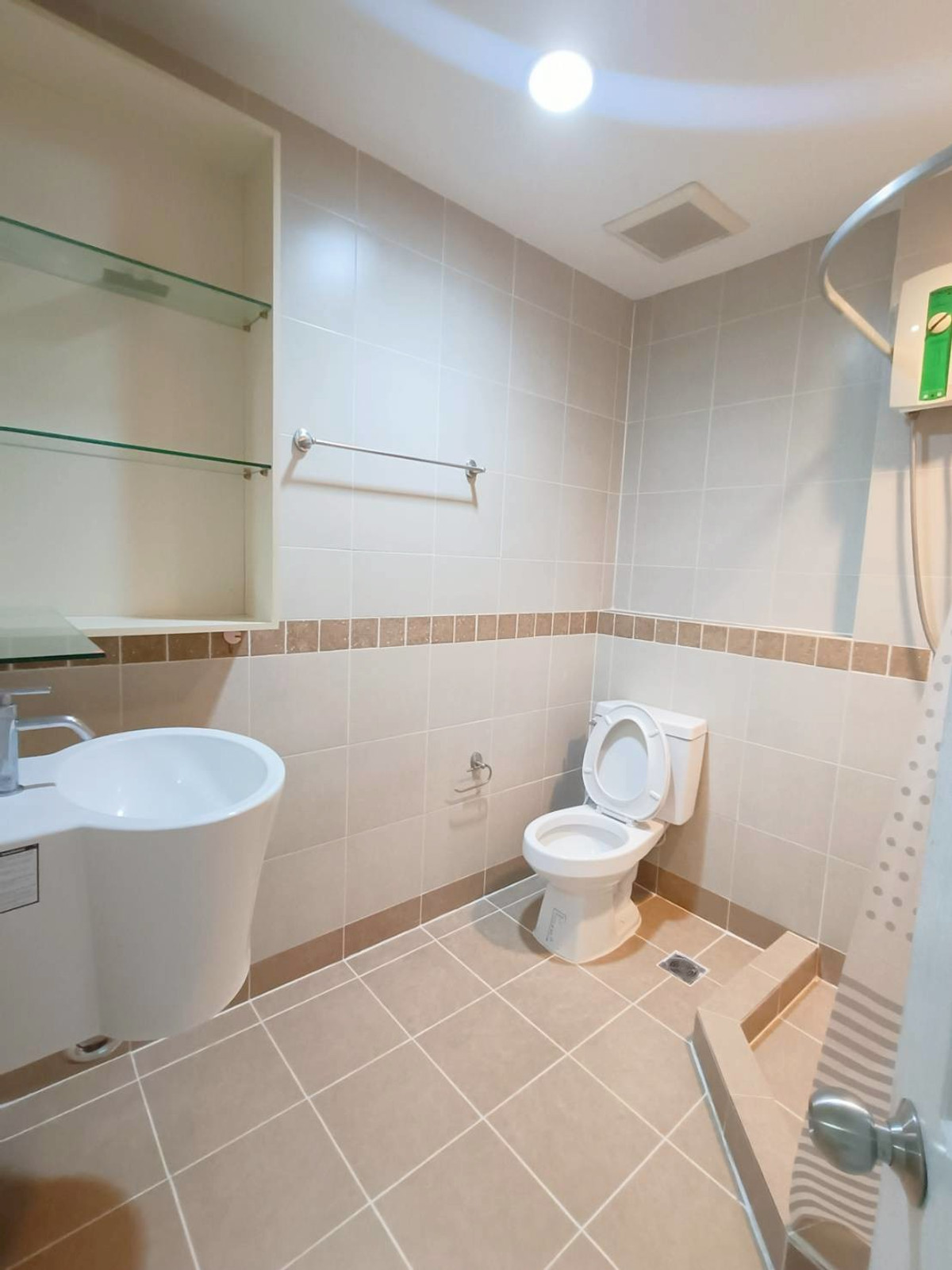 ให้เช่าทาวน์โฮมราษฎร์บูรณะ สุขสวัสดิ์ : (Newly Renovated) ทาวโฮม-หลังมุม พร้อมเข้าอยู่! / 18,500.- 