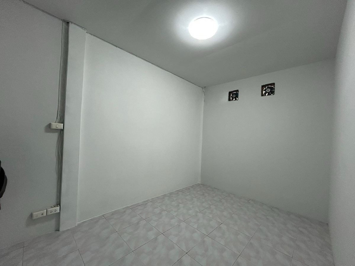 ให้เช่าทาวน์โฮมลาดพร้าว101 แฮปปี้แลนด์ : ให้เช่าบ้านใกล้รถไฟฟ้า บ้านเช่าลาดพร้าว บ้านเช่าราคาถูก 2นอน 2น้ำ 2ห้องอเนกประสงค์ เหมาะทำเป็นออฟฟิศ หรืออยู่อาศัยครอบครัวเล็กๆ รับสัตว์เลี้ยง