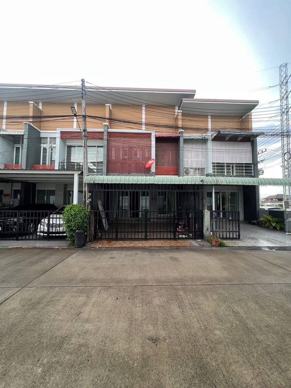 For RentTownhomeChiang Mai : Townhome for rent, 2 floors, area 125 sq m., everyday village project, 3 bedrooms.