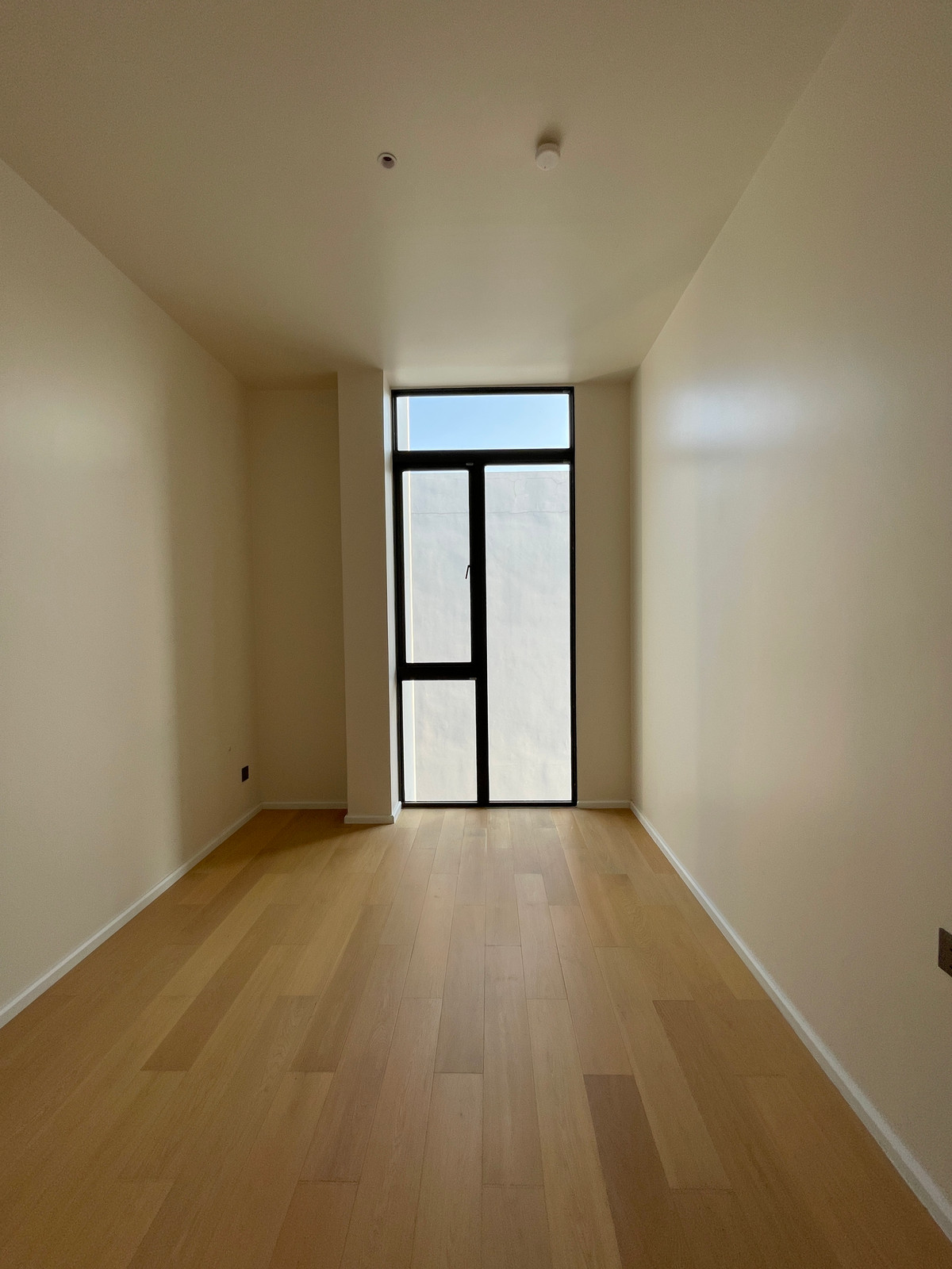 ขายบ้านเลียบทางด่วนรามอินทรา : 🔥 EXCLUSIVE PROMOTION 🔥โอกาสสุดท้ายในการครอบครองในราคาพิเศษที่สุด [ขาย] 💎 Ultra Luxury Show Unit | ELIVA Ekkamai - Eastville 💎 บ้านเดี่ยวหรู 3 ชั้น ดีไซน์ Mid-Century Modern — ความเป็นส่วนตัวสูงสุดเพียง 4 ยูนิตในโครงการ!