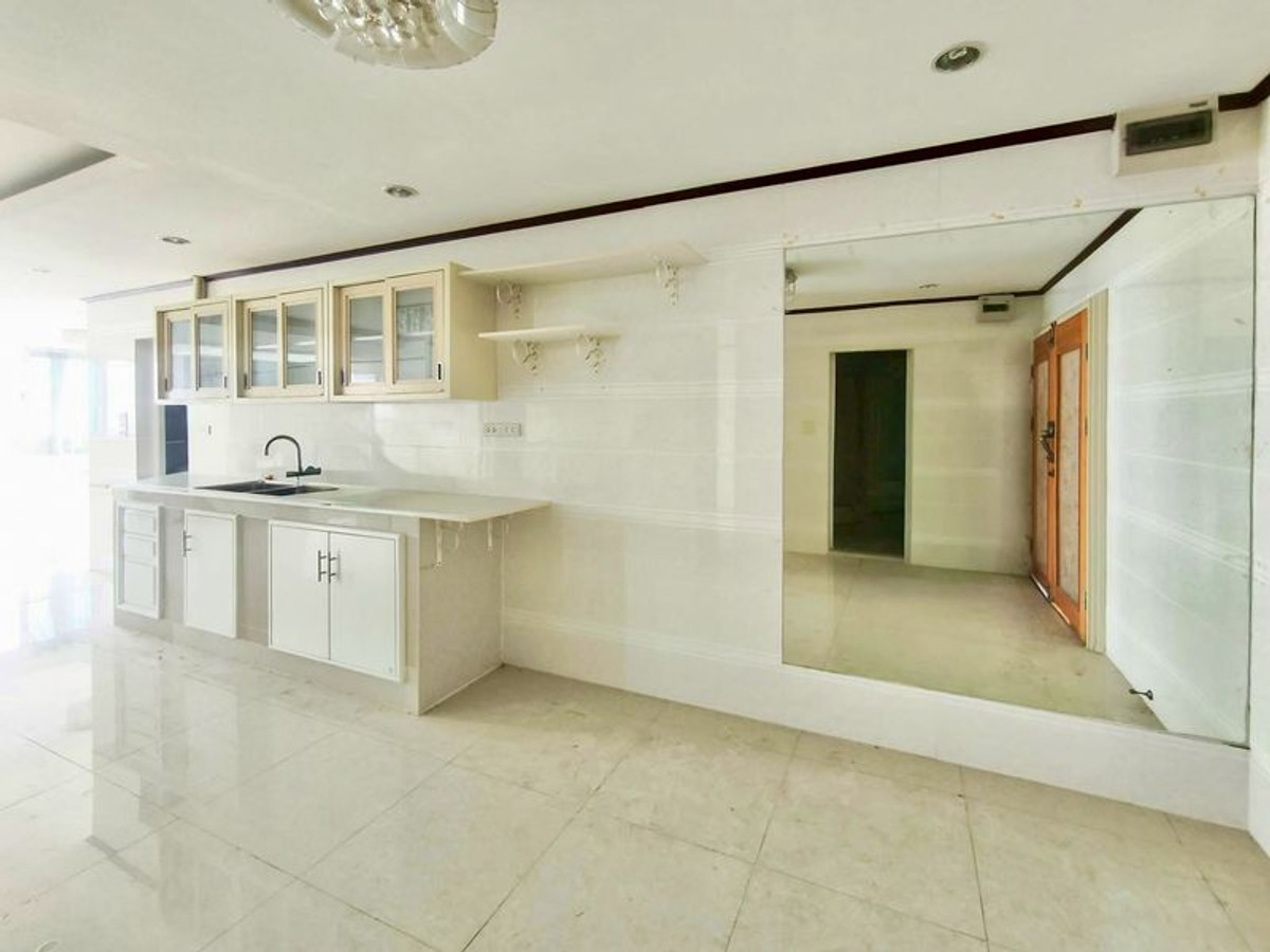 ขายคอนโดพัฒนาการ ศรีนครินทร์ : ขายคอนโด The Trio Garden (เดอะ ทรีโอ การ์เด้นท์) ห้องมุม ใกล้ MRT ศรีนครินทร์ 38 เนื้อที่ 105 ตารางเมตร 2 ห้องนอน ชั้น 20 ซอยศรีนครินทร์ 38 แขวงหนองบอน เขตประเวศ กรุงเทพมหานคร