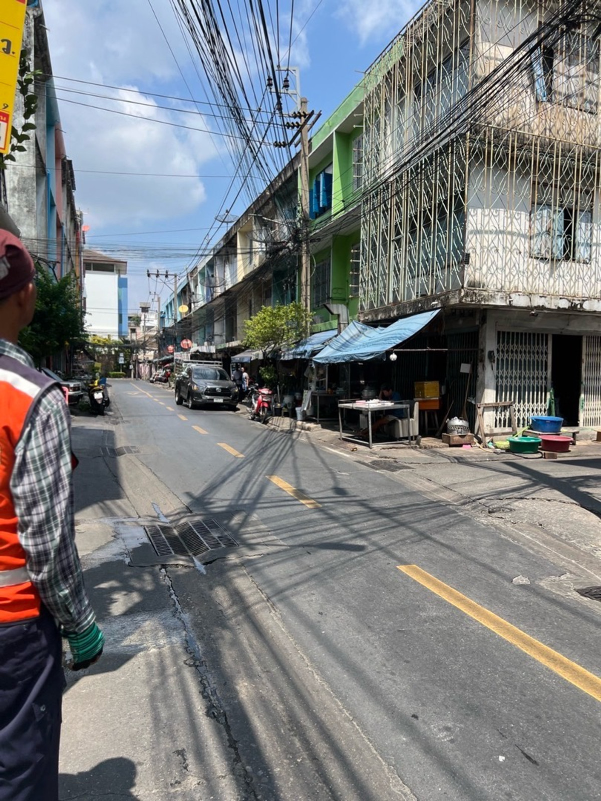 ขายอาคารพาณิชย์สาทร นราธิวาส : ขายอาคารพาณิชย์  5 ชั้น  เหมาะสำหรับพักอาศัย หรือทำoffice 
