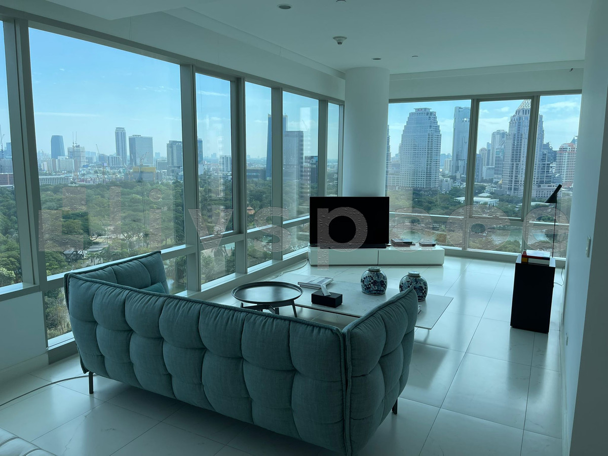 For RentCondoWitthayu, Chidlom, Langsuan, Ploenchit : ▚ LI109ツ FOR RENT: 185 Rajadamri 4BR Duplex 360sqm. 350K ✨ Stunning Lumpini Park View, Super Luxury Project, Partly Furnished & Maid Unit 🏙️