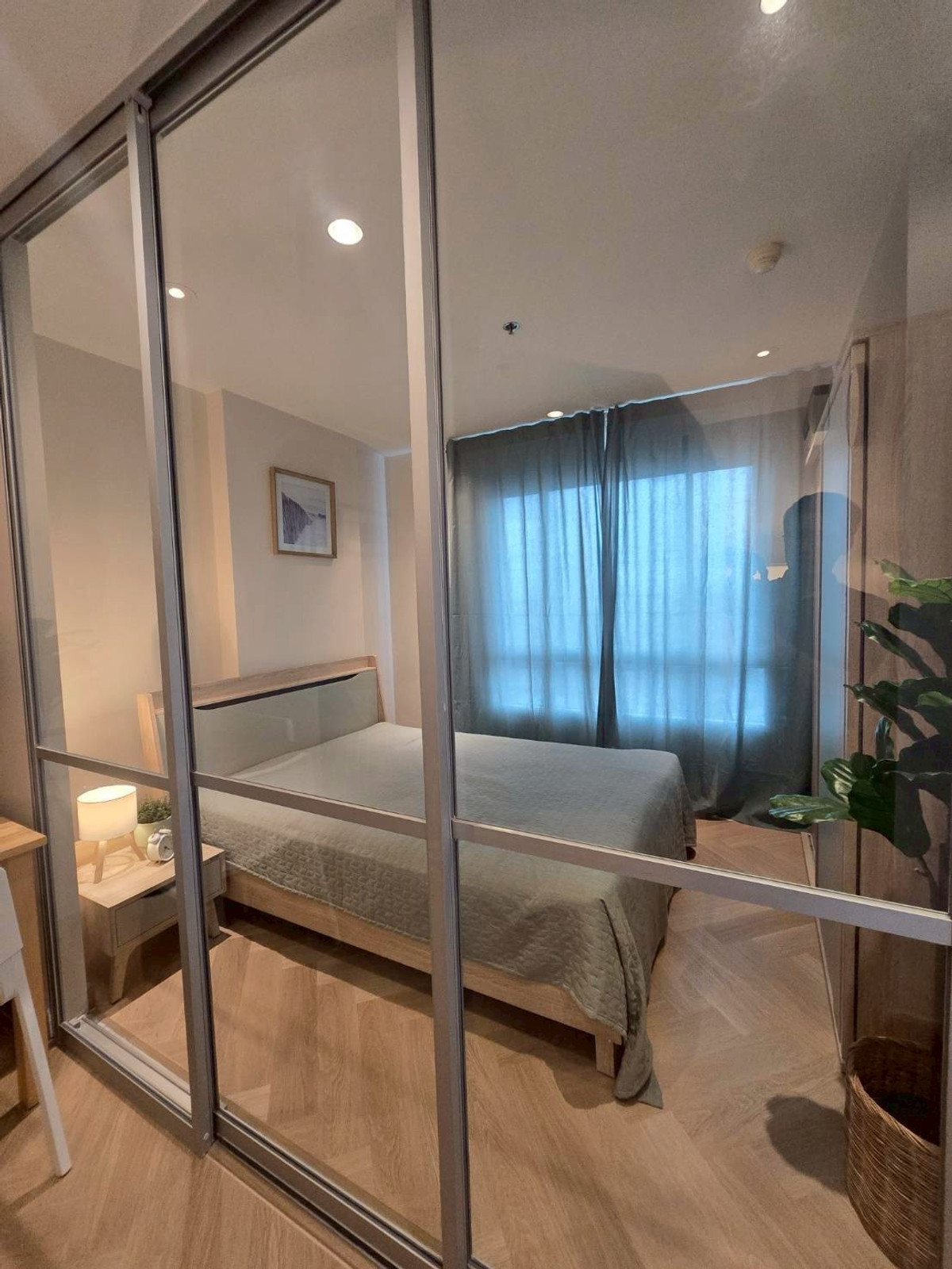 For RentCondoThaphra, Talat Phlu, Wutthakat : Condo, 10th floor, fully furnished, beautifully decorated, for rent in Tha Phra-Phetkasem area, near BTS Bang Wa, only 500 meters.