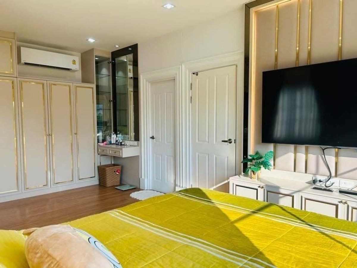 For RentThaphra, Talat Phlu, Wutthakat : Semi-detached house for rent, Golden Neo Sathorn Project, Kanlapaphruek Road.