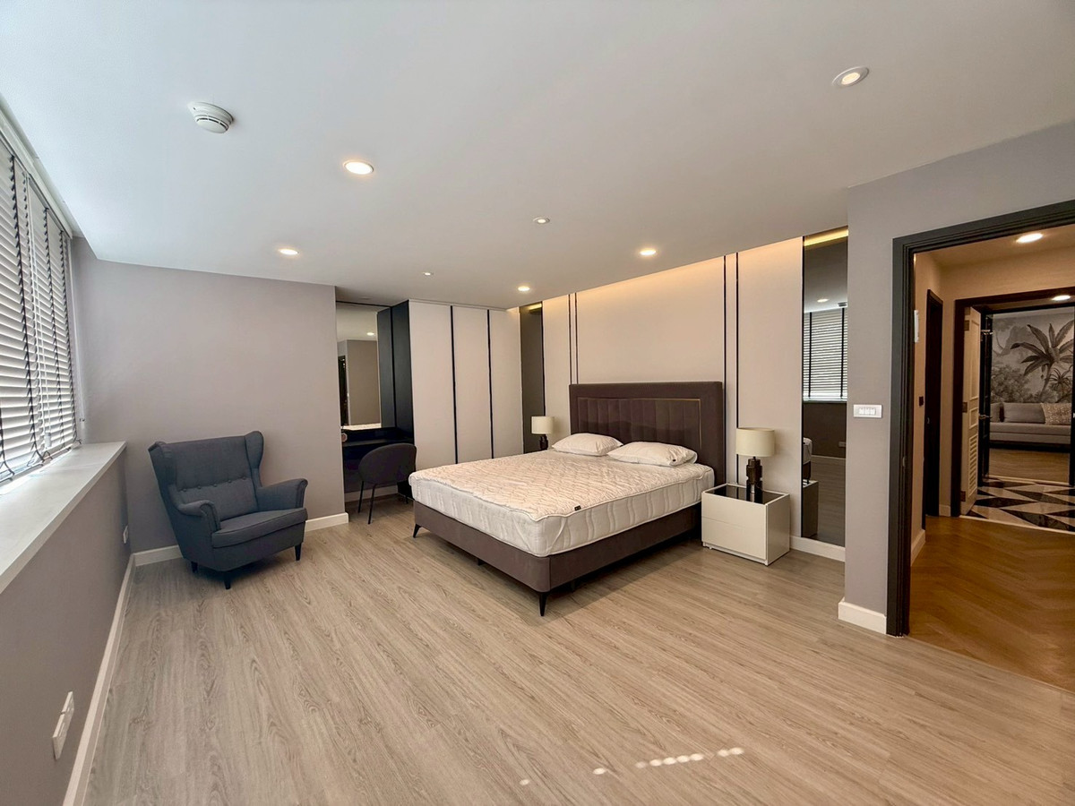 For RentCondoSukhumvit, Asoke, Thonglor : (For rent) President Park Sukhumvit 24, completely renovated, 3-BR 223 Sq.m., high floor, swimming pool view. (Pet-Friendly) ㅡ Near 🚆BTS Phrom Phong