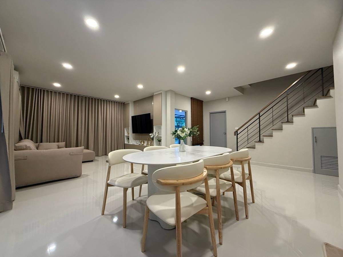 ให้เช่าบ้านปทุมธานี รังสิต ธรรมศาสตร์ : ให้เช่าบ้านเดี่ยว เซนโทร พหลฯ - วิภาวดี 3 ใกล้ โฮมโปรรังสิต เพียง 4 นาที