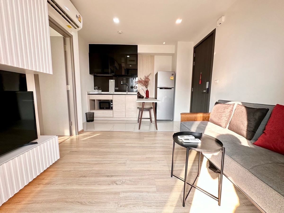 For RentCondoRama9, Petchburi, RCA : For rent: The Base Garden Rama9, corner room.