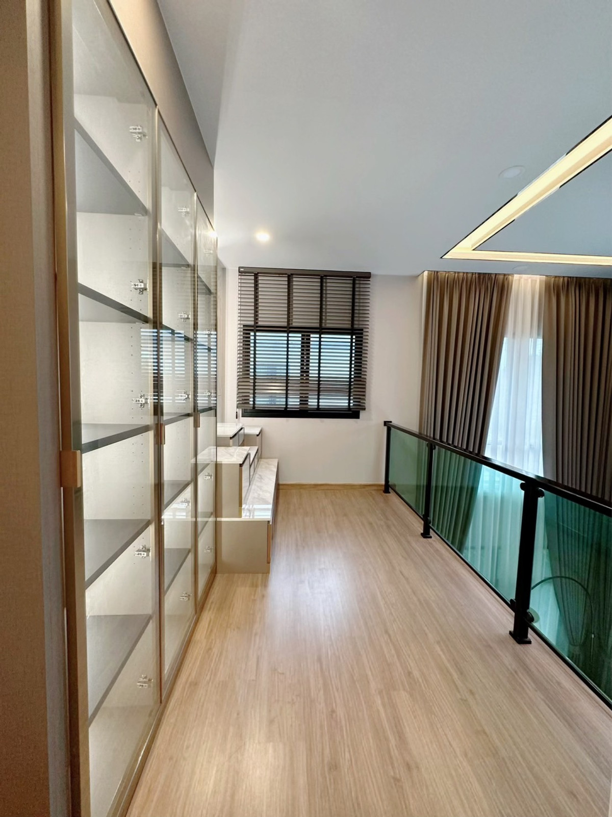 ขายบ้านสมุทรปราการ สำโรง : ขาย บ้านสวยบรรยากาศสวยน่าอยู่ ต่อเติมด้วยคุณภาพดี ทำเลดี โครงการดี อยู่หน้าสวนสวย+สนามเด็กเล่น ติดกับหอนาฬิกา Big Ben ถนนกว้าง เพื่อนบ้านดีซ้ายขวา ดีมาก เจอแบบนี้ ดีกว่าถูกหวย