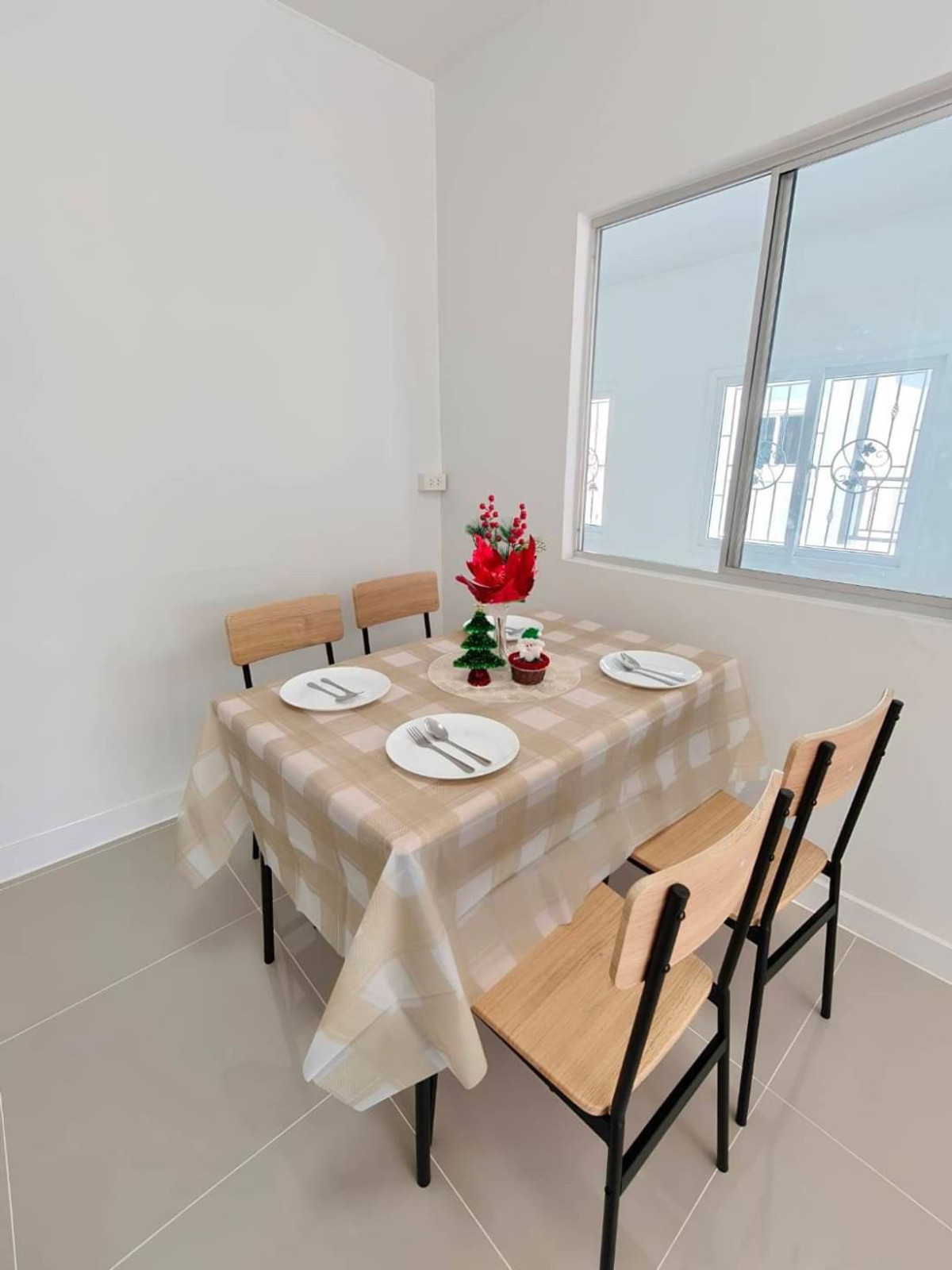 ขายทาวน์โฮมนนทบุรี บางใหญ่ บางบัวทอง : ขายทาวน์เฮ้าส์พฤกษา 33 วัดลาดปลาดุก หลังมุม 22 ตร.ว. แต่งใหม่พร้อมเฟอร์ฯ ฟรีโอน