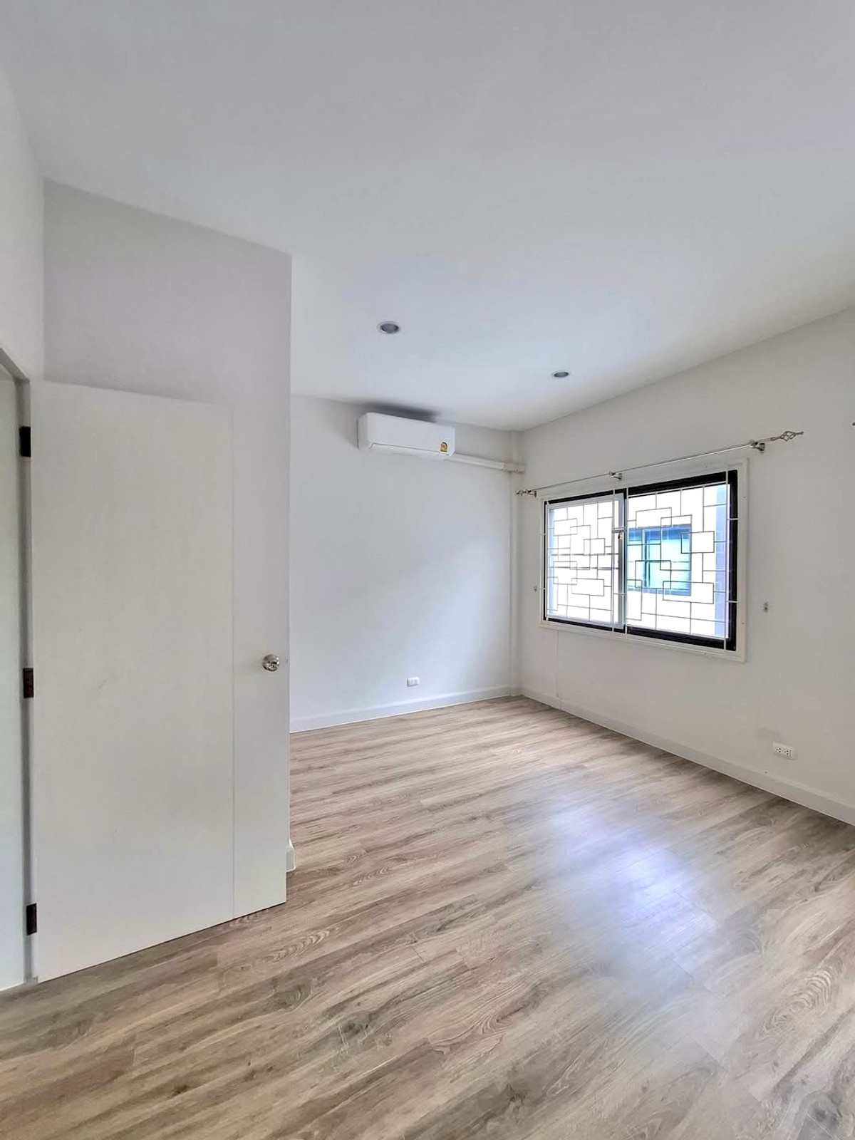 ขายทาวน์โฮมปทุมธานี รังสิต ธรรมศาสตร์ : เวิร์ฟ ติวานนท์ - รังสิต / 2 ห้องนอน (ขาย), VERVE Tiwanon - Rangsit / 2 Bedrooms (FOR SALE) BNS065