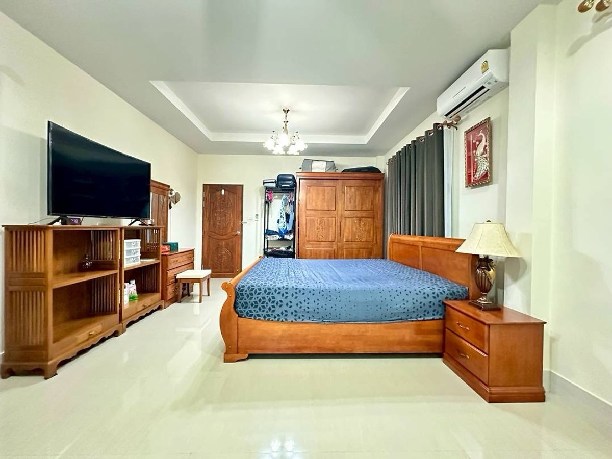 For SaleHousePattaya, Bangsaen, Chonburi : Single house for sale Two houses in the same area Near Jomtien Beach, Pattaya, 200 sq m, 5 bedrooms, 4 bathrooms