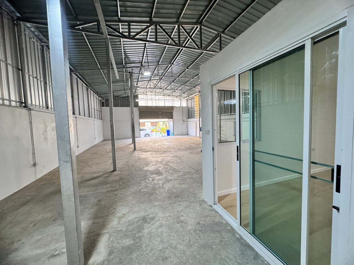 For SaleWarehouseSamut Prakan,Samrong : For sale cheap, corner warehouse New design and decoration of the whole house, Bang Pu Nakhon 1/2 with office (N.1462)