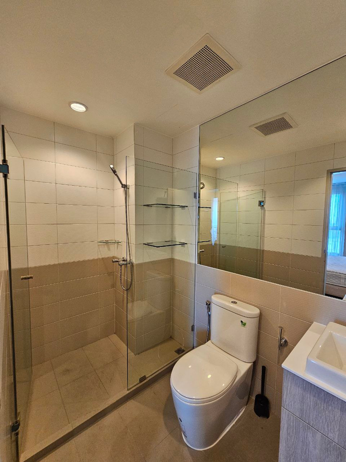 ให้เช่าคอนโดสยาม จุฬา สามย่าน : Ideo Q Chula Samyan【𝐑𝐄𝐍𝐓】🔥ห้องสไตล์โมเดิร์น ชั้นวางของเพียบ วิวชั้นสูง ส่วนกลางมีลานดูหนัง ใกล้ห้างดังสามย่าน🔥 ติดต่อไลน์ไอดี: @hacondo