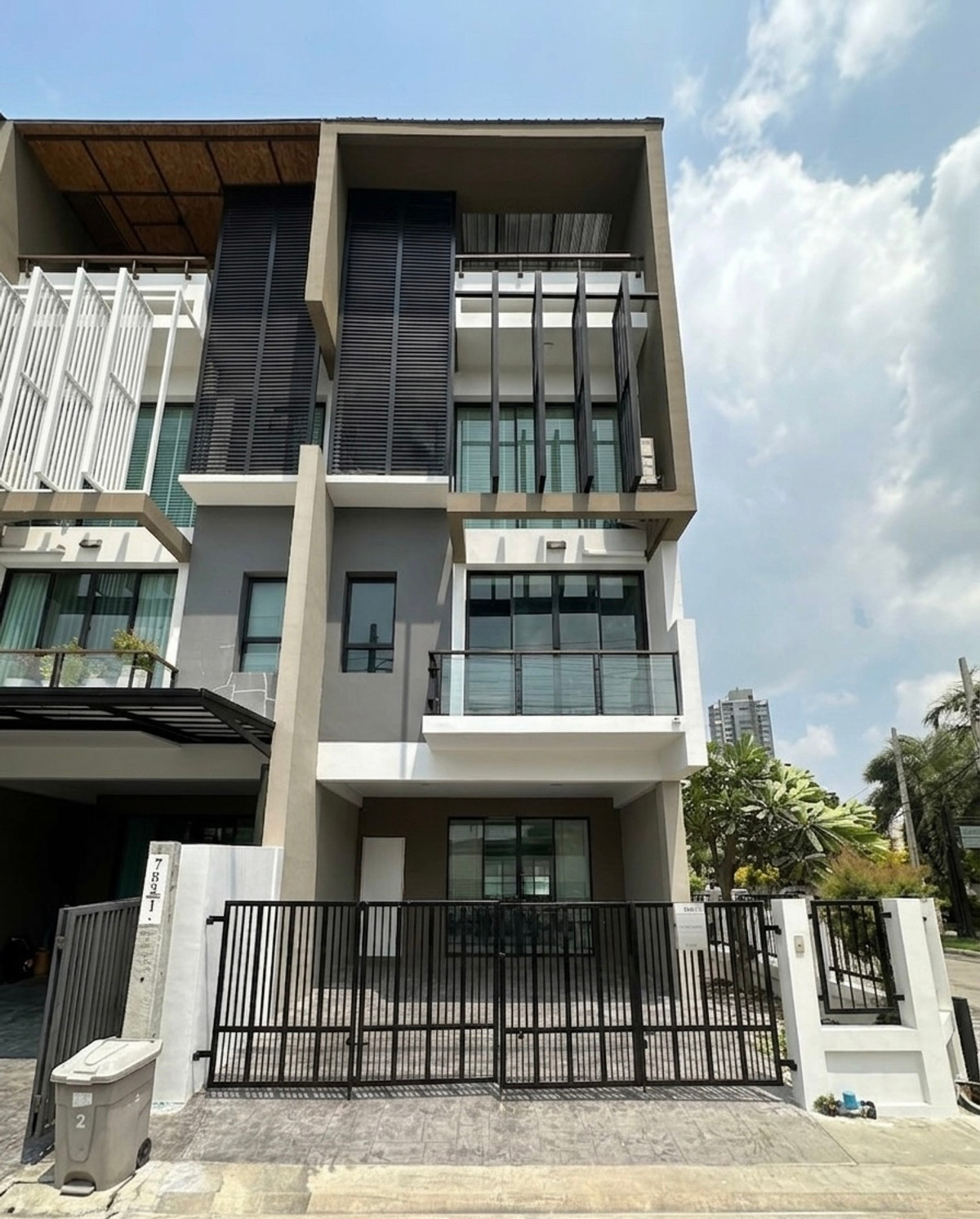 ให้เช่าทาวน์โฮมอ่อนนุช อุดมสุข : เบล็ส ทาวน์ สุขุมวิท 50 / 3 ห้องนอน (เช่า), Bless Town Sukhumvit 50 / 3 Bedrooms (FOR RENT) GNG045