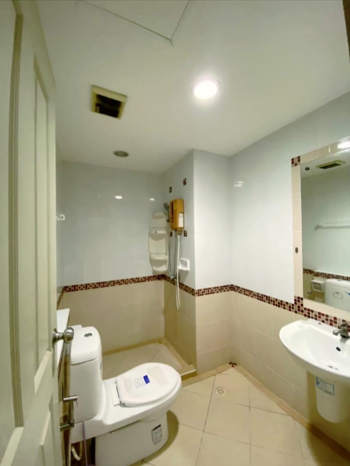 ให้เช่าทาวน์โฮมพัฒนาการ ศรีนครินทร์ : ให้เช่าทาวน์โฮม บ้านกลางเมือง เออร์บาเนี่ยน พระราม 9 – วงแหวน ใกล้ The Mall บางกะปิ และ Airport Link 