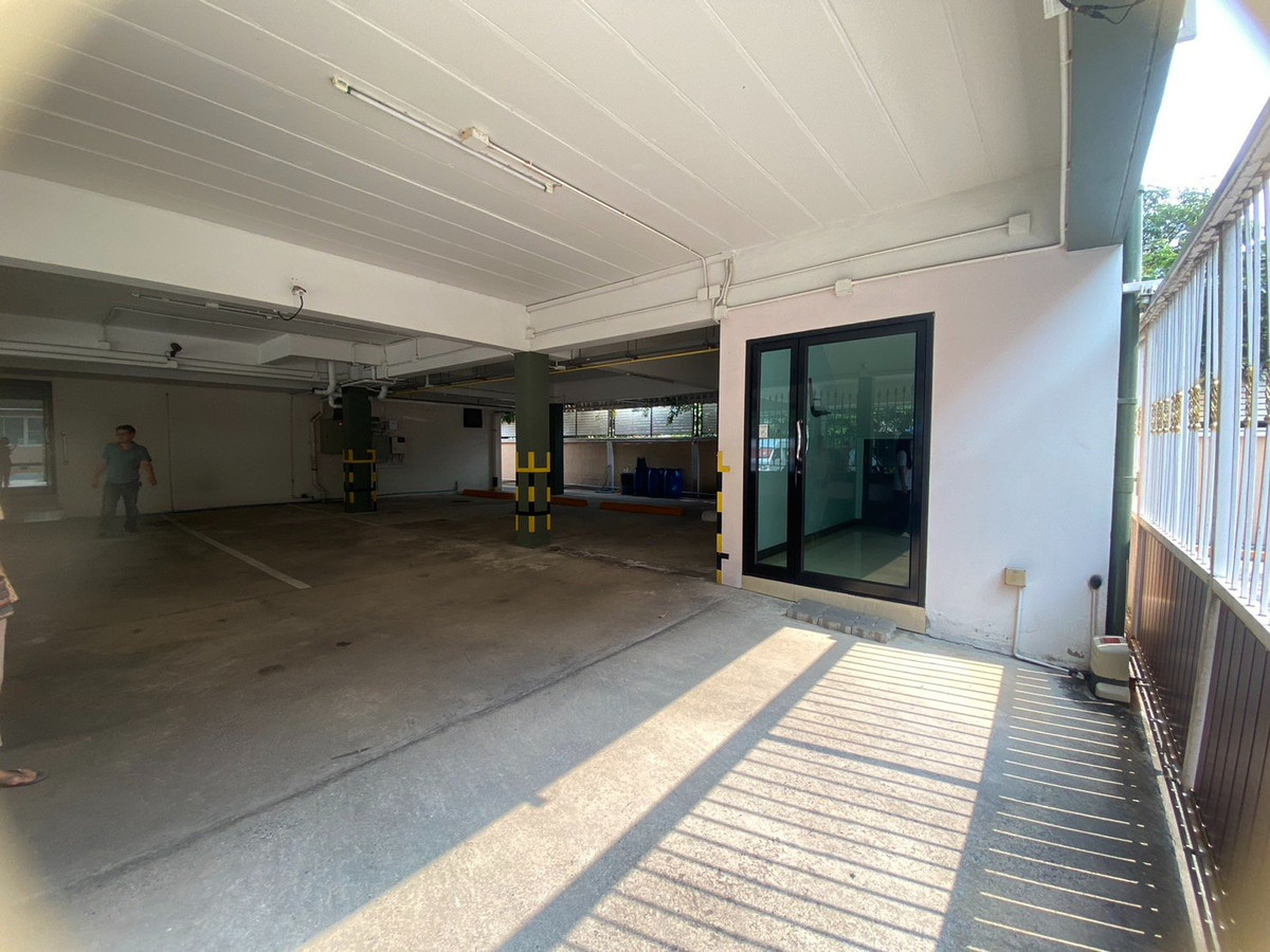 For RentOfficeVipawadee, Don Mueang, Lak Si : 🏬 Luxury Office Building for Rent 📐️Usable area 728 sqm. ✈️Close to Don Mueang International Airport 