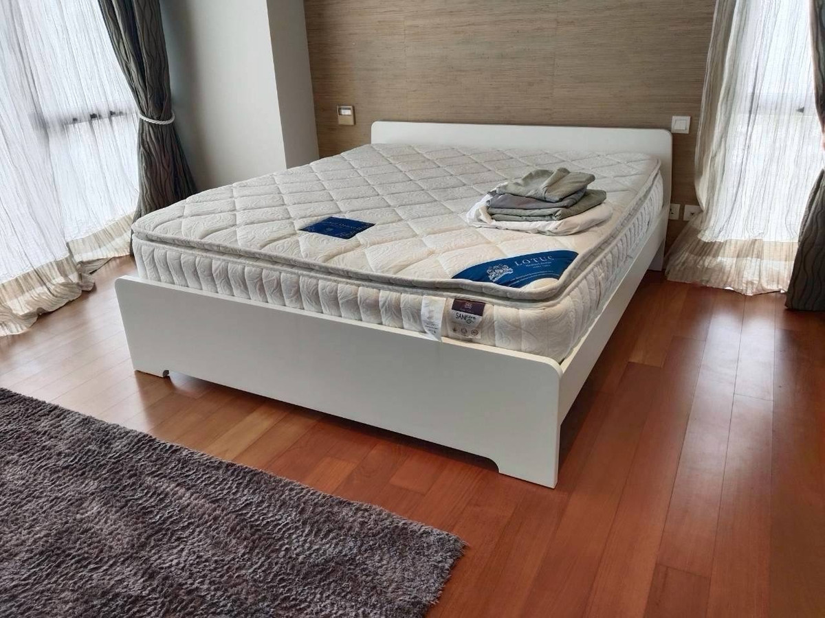 For RentCondoSathorn, Narathiwat : The Sukhothai Residences, luxury condo in the heart of the city, near BTS Saladaeng.