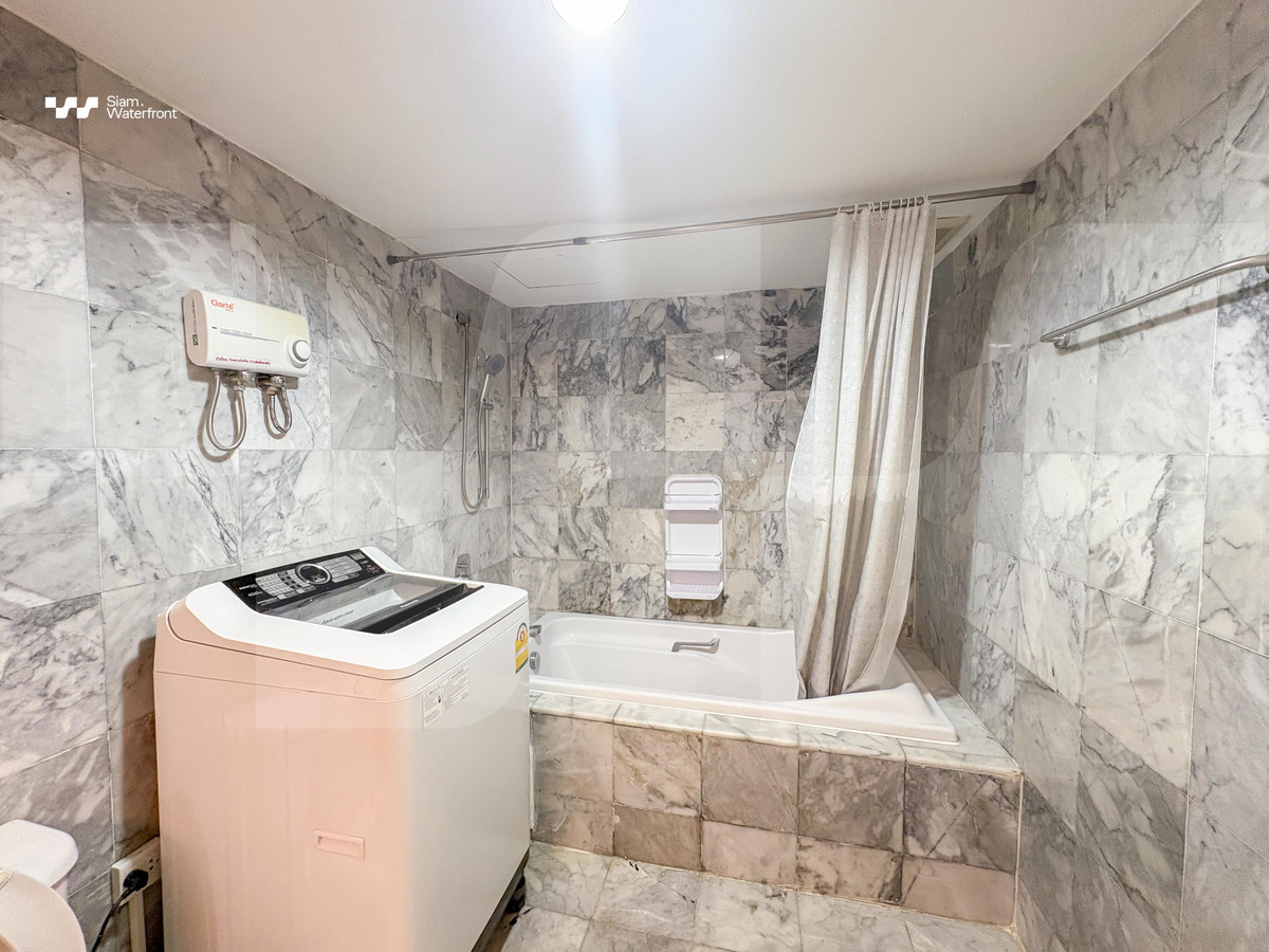 For SaleCondoSilom, Saladaeng, Bangrak : 🔥For Sale, Best Deal🔥 State Tower Silom 1 bedroom 68sqm, 28th floor, city view, beautifully decorated.