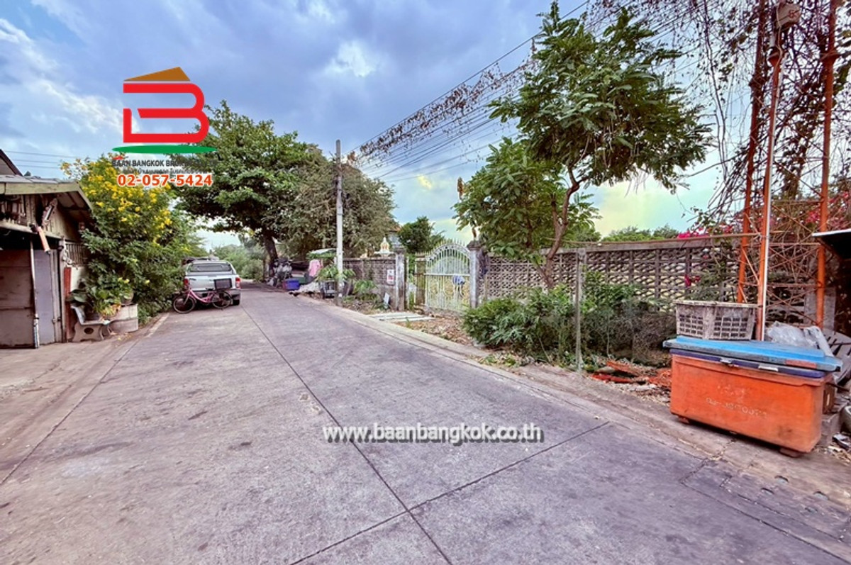 ขายที่ดินนนทบุรี บางใหญ่ บางบัวทอง : ที่ดินเปล่า เนื้อที่ 136 ตรว. ซอยเลียบคลองถนน (ใกล้เซ็นทรัลเวสต์เกต) ถนนกาญจนาภิเษก ตำบลบางรักใหญ่ อำเภอบางบัวทอง จังหวัดนนทบุรี