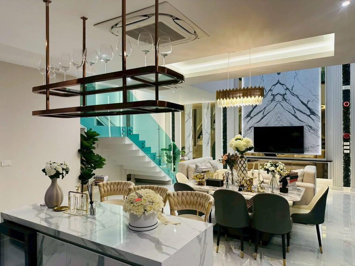 For RentPattaya, Bangsaen, Chonburi : Luxurious pool villa house for rent Near Jomtien Beach, Pattaya