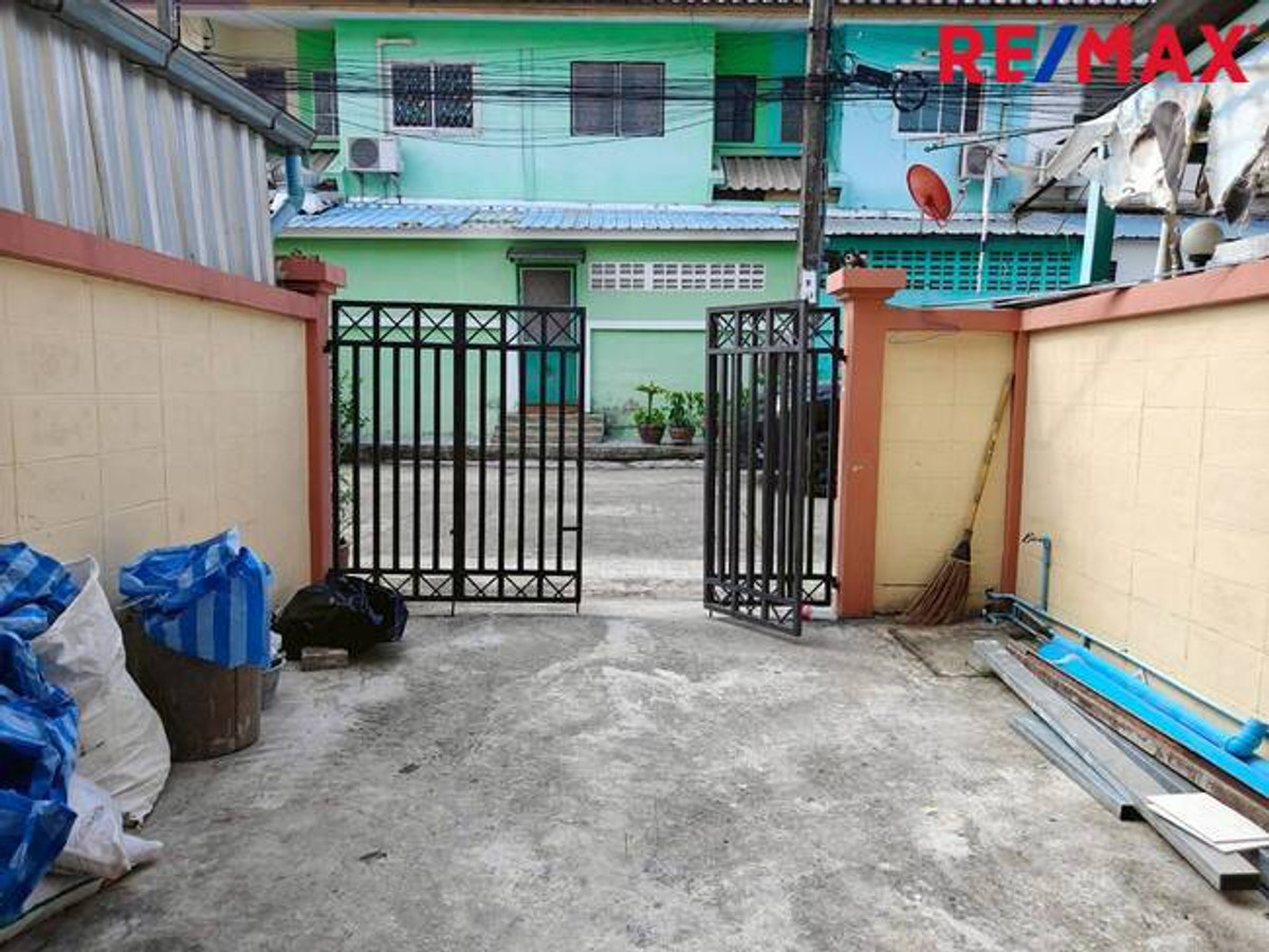 For SaleTownhomeBang kae, Phetkasem : House for sale, Nisa Phetkasem 69, Project 1, private zone, good structure, already painted, special price.