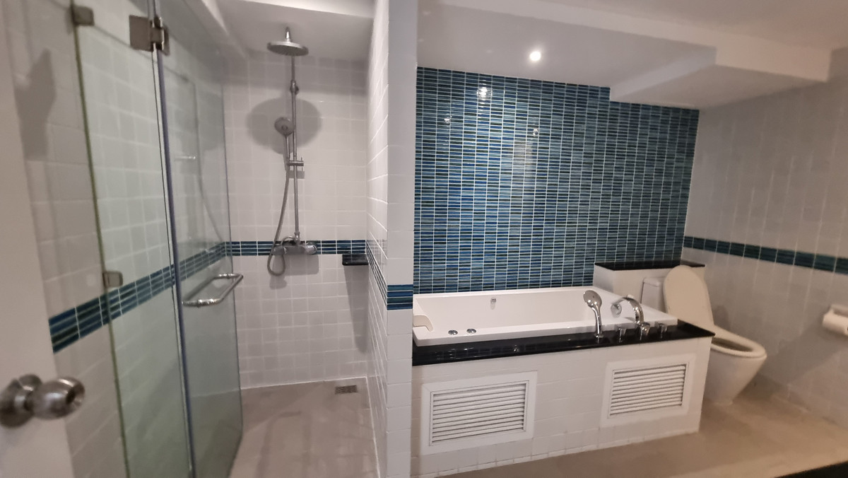 For SaleTownhomeSukhumvit, Asoke, Thonglor : Townhouse for sale, renovated, Thonglor, 4 bedrooms, 3 bathrooms, land size 30 sq m.