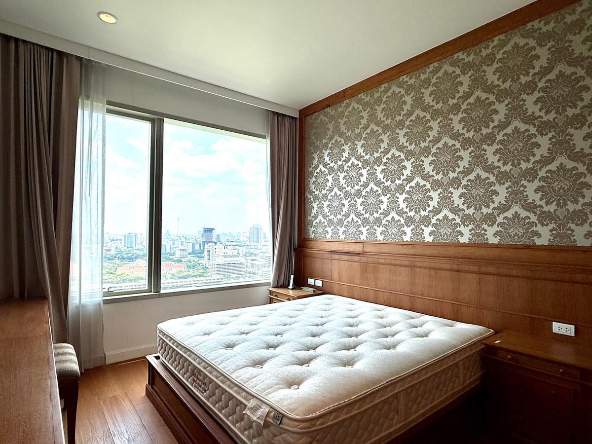 ให้เช่าคอนโดวิทยุ ชิดลม หลังสวน : คอนโด 3 ห้องนอน พื้นที่กว้างขวาง วิว Royal Sport Club