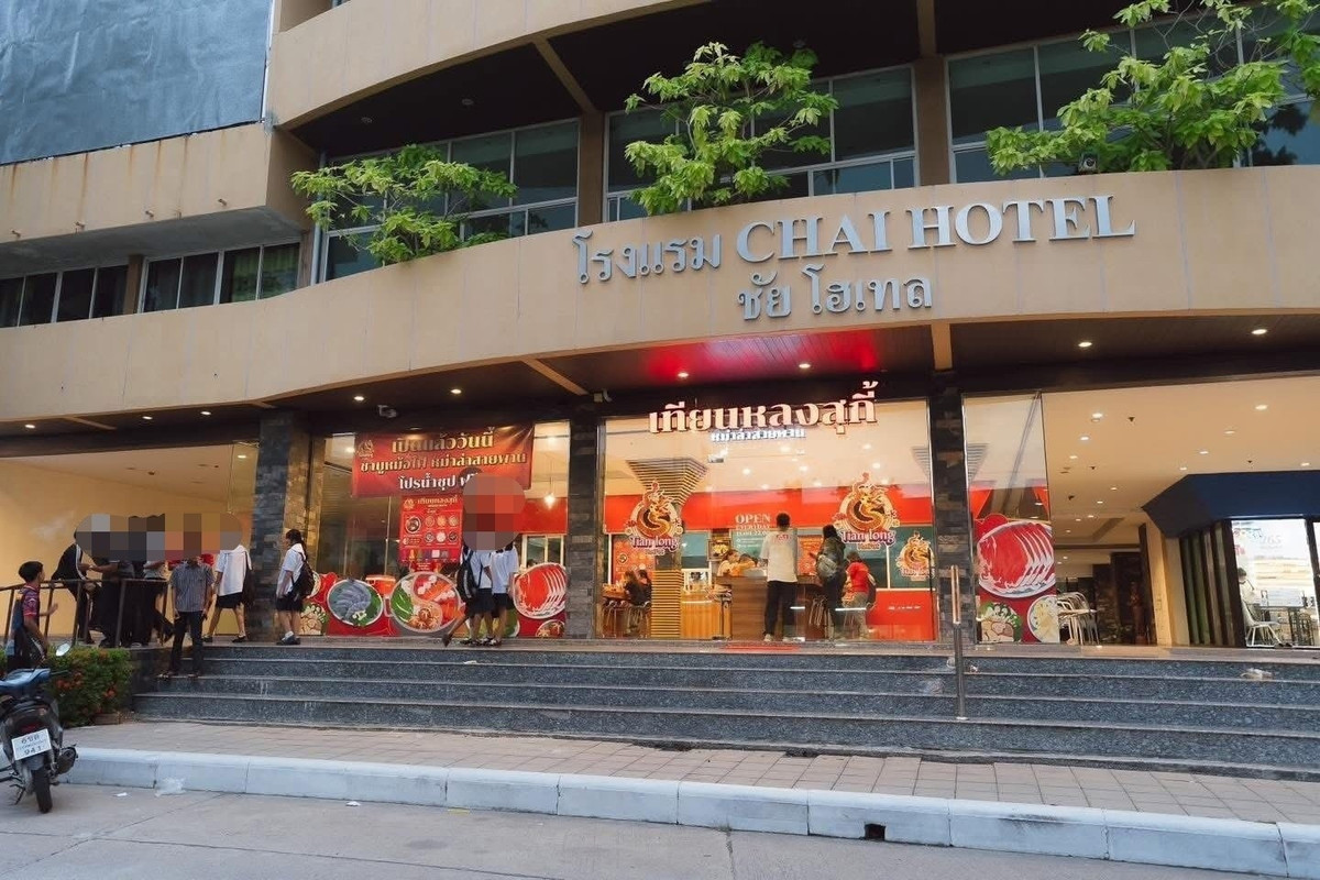 For LeaseholdRetail SpaceSamut Prakan,Samrong : Shabu shop for sale - Mala-conveyor belt Next to Bangna-Trad Road, under Chai Bang Bo Hotel, there are many dormitories nearby.