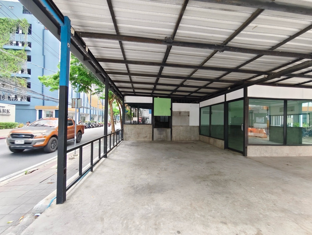 ให้เช่าร้านค้า/ตลาดนัดสะพานควาย จตุจักร : ให้เช่า พื้นที่ธุรกิจ 320 ตารางเมตร ติดถนนวิภาวดี MRT จตุจักร สำหรับ ร้านอาหาร ส้มตำ ชาบู หมูกระทะ ก๋วยเตี๋ยว แจ่วฮ้อน บุฟเฟต์ อาหารทะเล ซีฟู้ด ปิ้งย่าง ทำเลดี