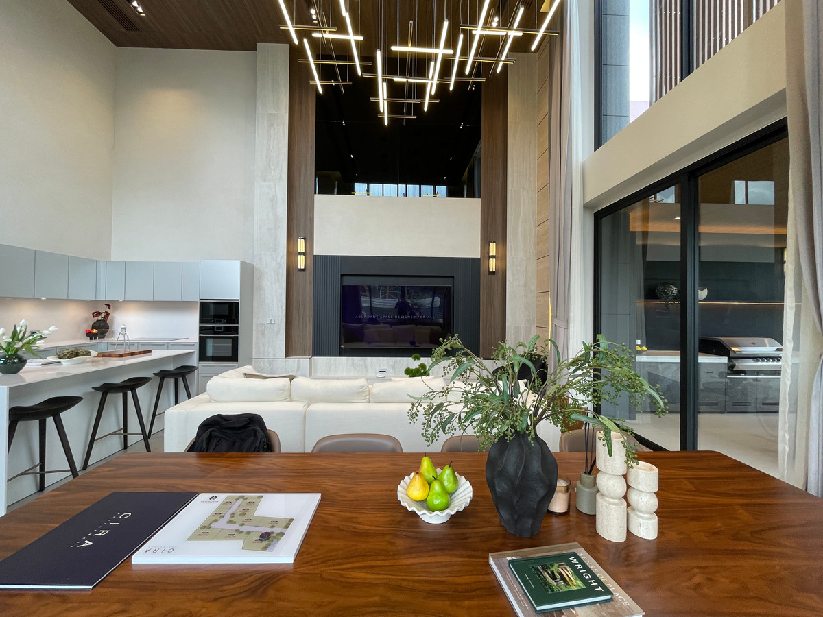 ขายบ้านเลียบทางด่วนรามอินทรา : "หนึ่งเดียวบนเลียบด่วน! Cira Residences บ้านเดี่ยว Ultra-Luxury 3.5 ชั้น พื้นที่ 845 ตร.ม. พร้อมสระว่ายน้ำส่วนตัว | ใกล้ทองหล่อ-พระราม 9 เพียงไม่กี่นาที (สังคมส่วนตัวเพียง 9 ยูนิต)"