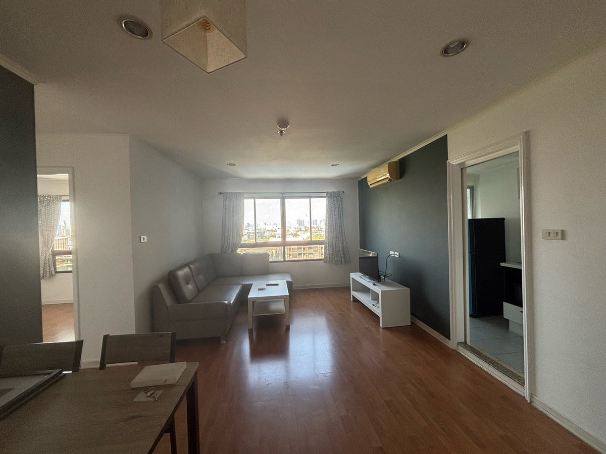 For RentCondoOnnut, Udomsuk : Condo for rent Lumpini Ville Sukhumvit 77/1 
Size 64 sq m, 2 bedrooms, 2 bathrooms
Building 3 
Price 17,000/month 
Call 093-028-1245 
id line: properagency