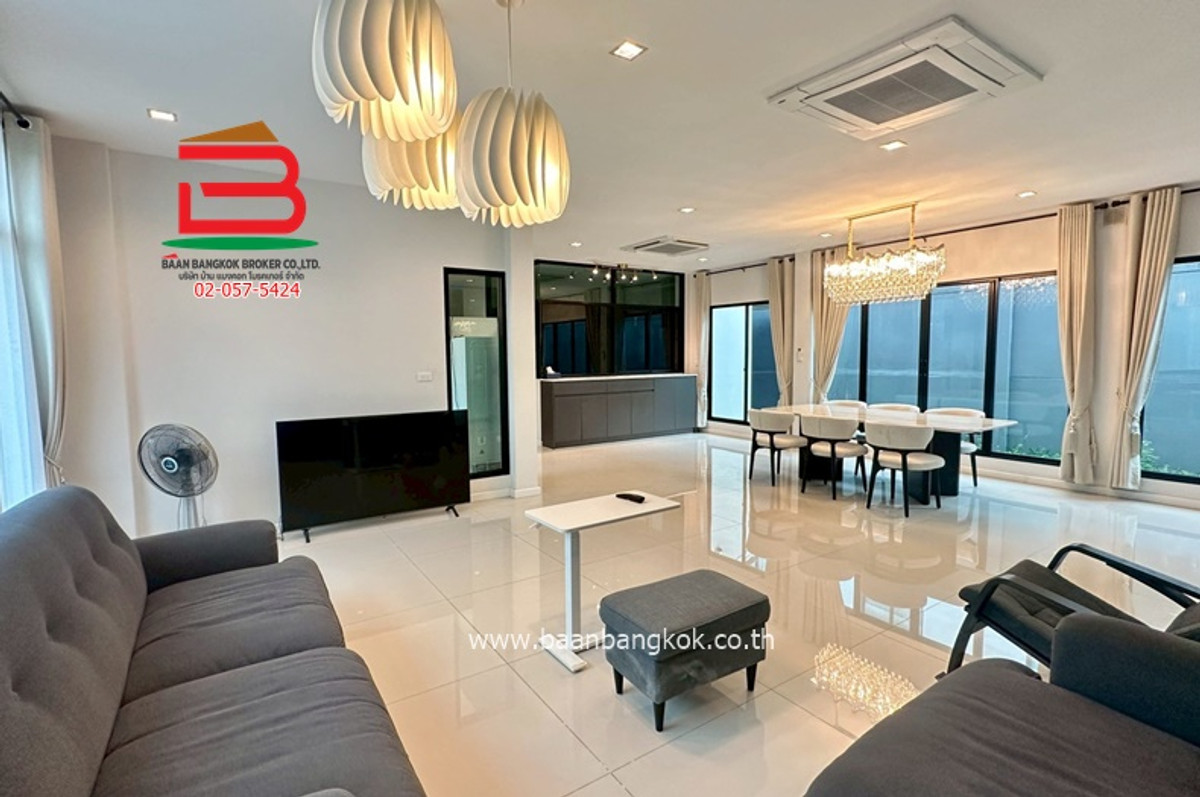 บ้านนวมินทร์ รามอินทรา : บ้านเดี่ยว หมู่บ้านลัดดารมย์ วงแหวน-รามอินทรา (ใกล้แฟชั่นไอส์แลนด์) เนื้อที่ 92.7 ตรว. แขวงออเงิน เขตสายไหม