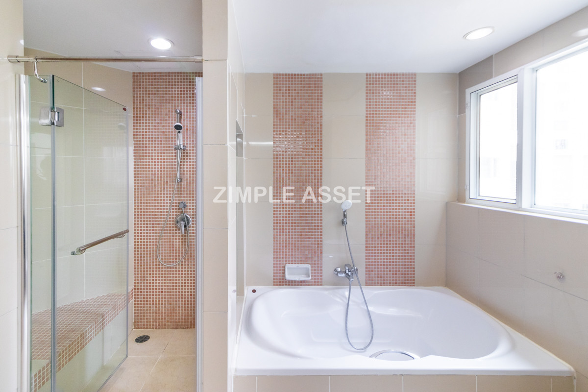 For RentSukhumvit, Asoke, Thonglor : Line ID: @zimple_asset  A luxurious residential in Sukhumvit 24. Fully furnished with complete facilities, offering a comfortable “home-like” atmosphere in a prime location with convenient access to BTS and shopping center. Pet friendly🐶