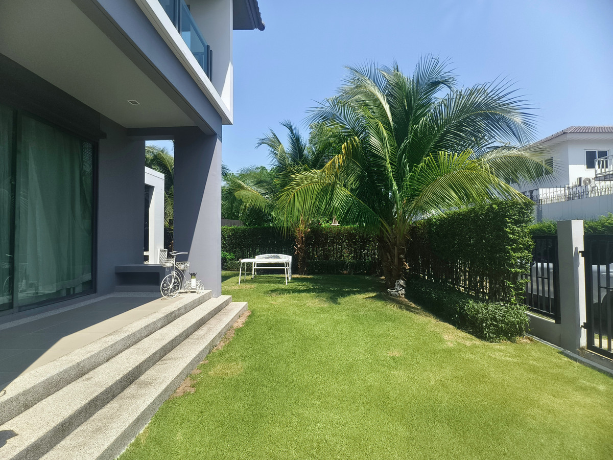 For SaleHouseBangna, Bearing, Lasalle : Single house for sale, corner plot next to the garden, best price, has a bedroom on the ground floor. Beautifully decorated and ready to move in. Burasiri Village Wongwaen-On Nut, 4 bedrooms, 4 bathrooms, 10 minutes to the motorway and Suvarnabhumi Airpor