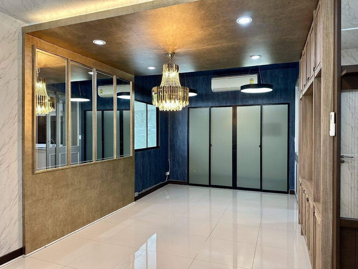 For RentTownhomeChaengwatana, Muangthong : Townhome for rent, The Connect 41 Chaengwattana - Tiwanon, near Impact Muang Thong Thani, only 5 minutes.