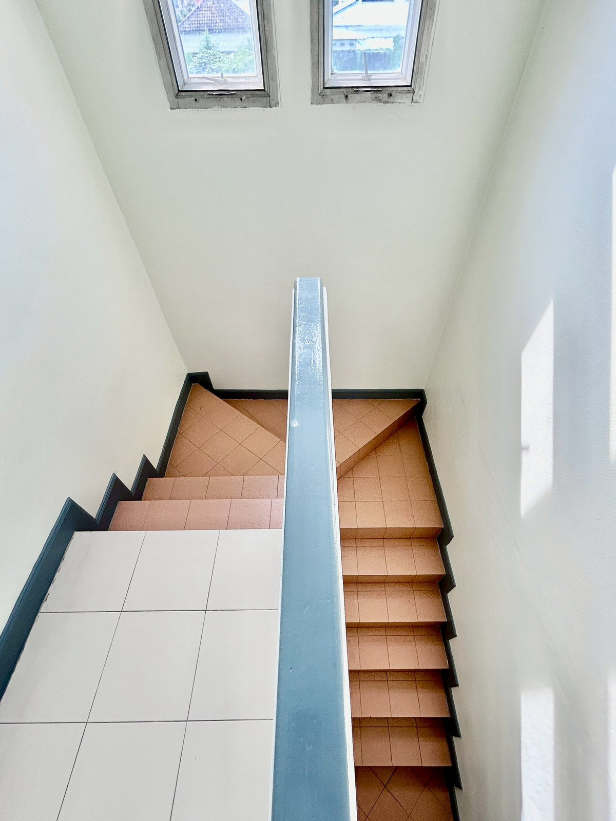 ให้เช่าบ้านปิ่นเกล้า จรัญสนิทวงศ์ : ให้เช่าบ้านแฝด 2 ชั้น 42 ตร.ว. ห่างจากถนนกาญจนาภิเษก200เมตรจากตัวบ้าน ใกล้ถนนพรานนกตัดใหม่200เมตร และใกล้เดอะพาสิโอ้ 1.5 กม. 