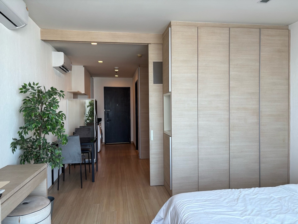 For RentCondoOnnut, Udomsuk : New Luxury Scented Room at Skywalk Residences – Only 22,000 THB/Month! ✨🏙️
รีบเลย ห้องใหม่หอมกลิ่นหรูมาก ที่ Skywalk Residences ใกล้ BTS พระโขนง เดินเพียงไม่กี่นาที 🚆