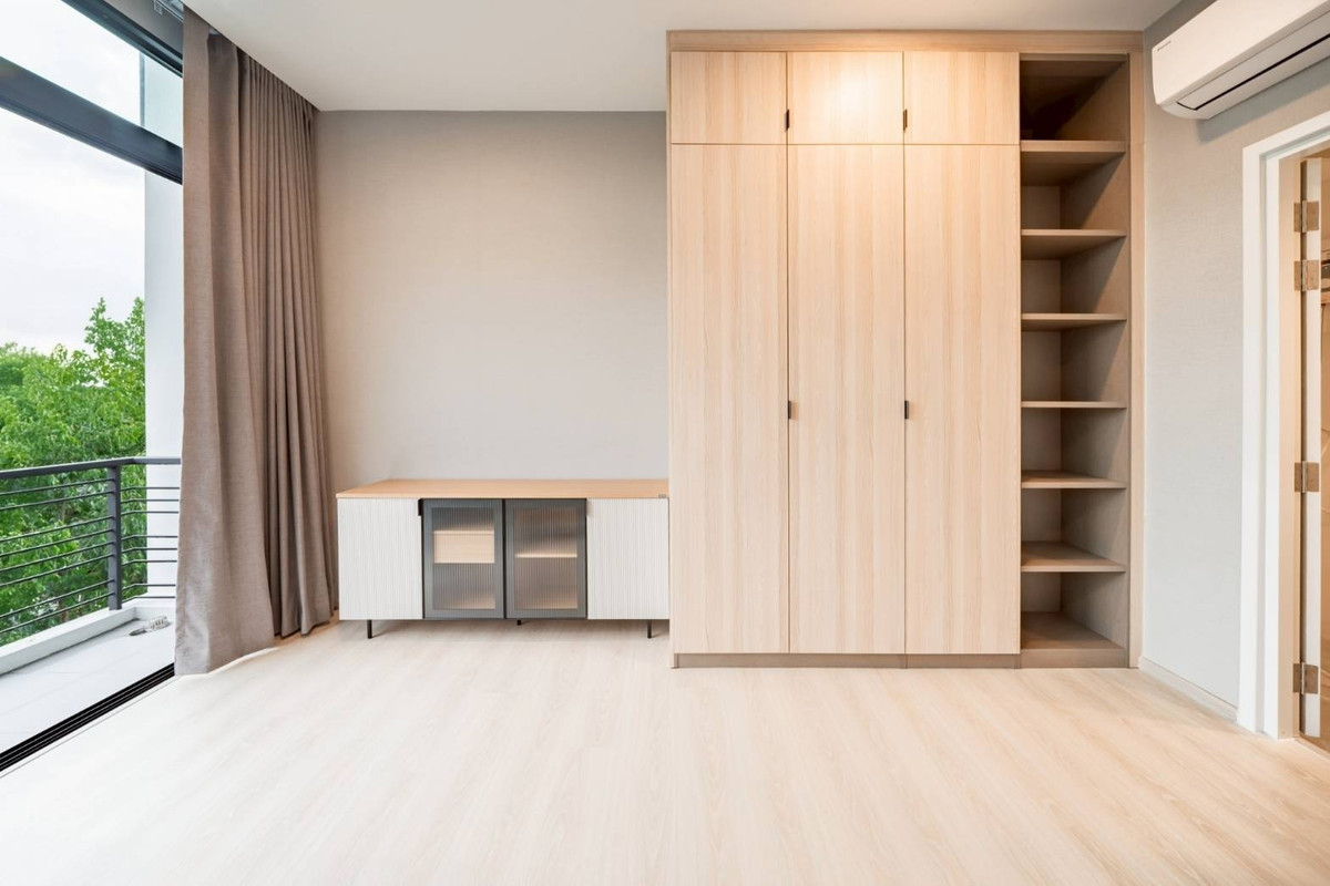 For RentTownhomePattanakan, Srinakarin : New house on the edge of the house for rent, move in immediately. Fully furnished, near Brighton College and Wellington College 🏫