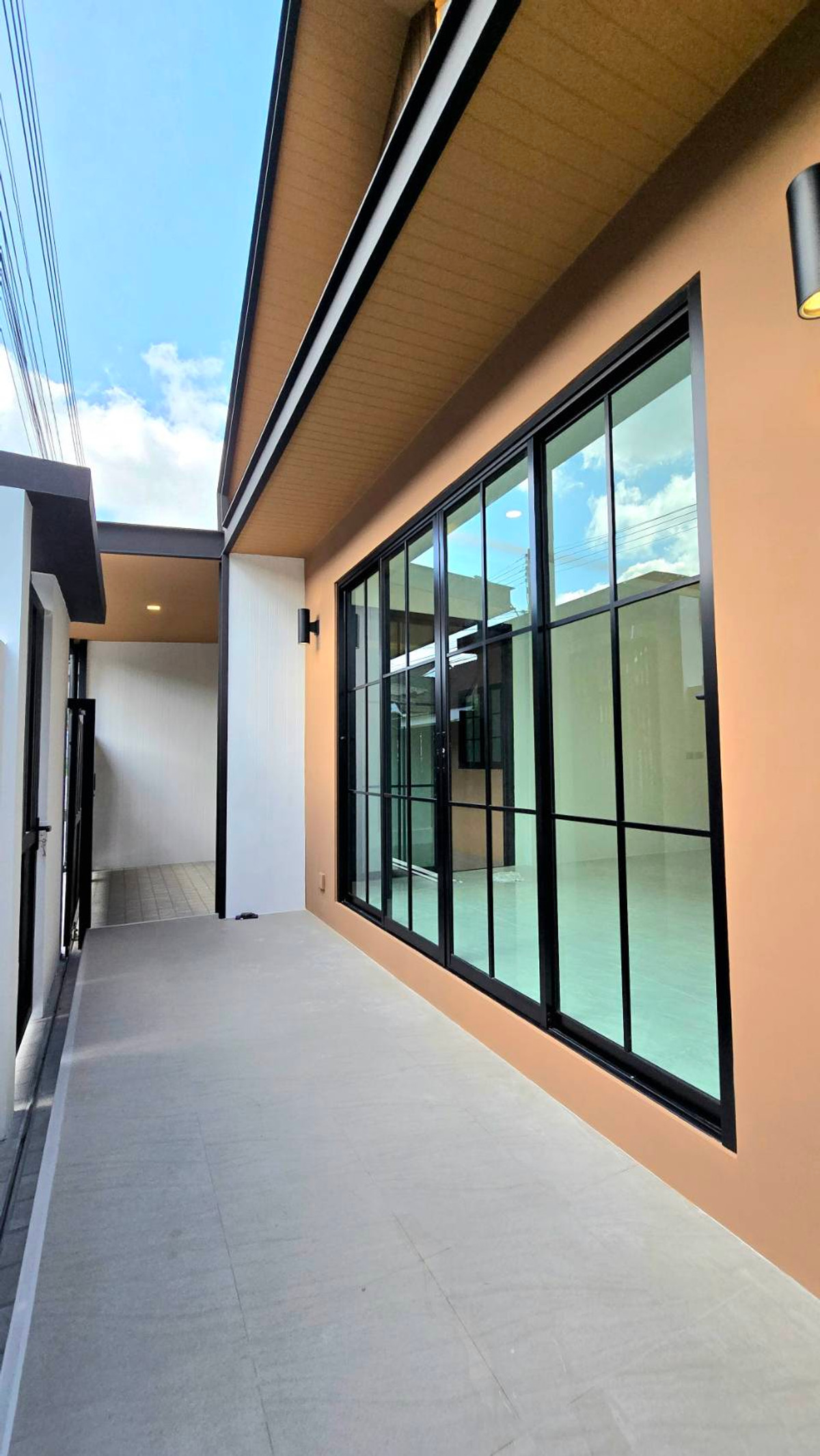 ขายภูเก็ต : หลุดจอง บ้านรีโนเวทใหม่ สวยมาก หิ้วกระเป๋า เข้าอยู่ได้เลย หมู่บ้านธินวุฒิ 3 ถนน ขวาง วิชิต-ฉลอง