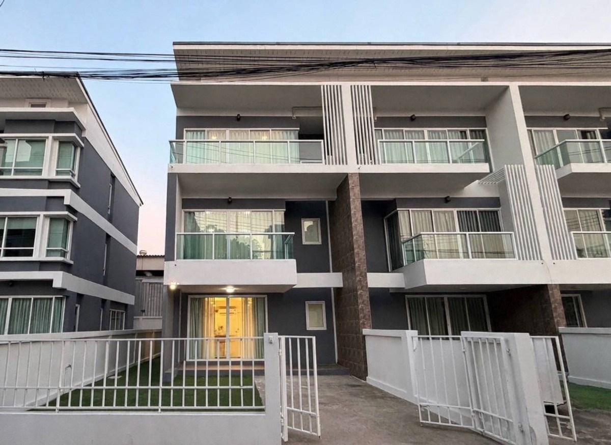 ให้เช่าทาวน์โฮมอ่อนนุช อุดมสุข : ให้เช่าทาวน์โฮม โมเดิร์นไลฟ์ บาย เอสพี ใกล้ ซีคอนสแควร์​ ศรีนครินทร์ เพียง 4 นาที