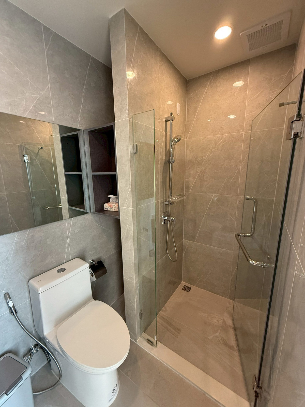 For RentCondoRama9, Petchburi, RCA : For Rent 🔥 Nue District R9 Rama 9 🔥 Fully furnished with appliances, near MRT Rama 9.