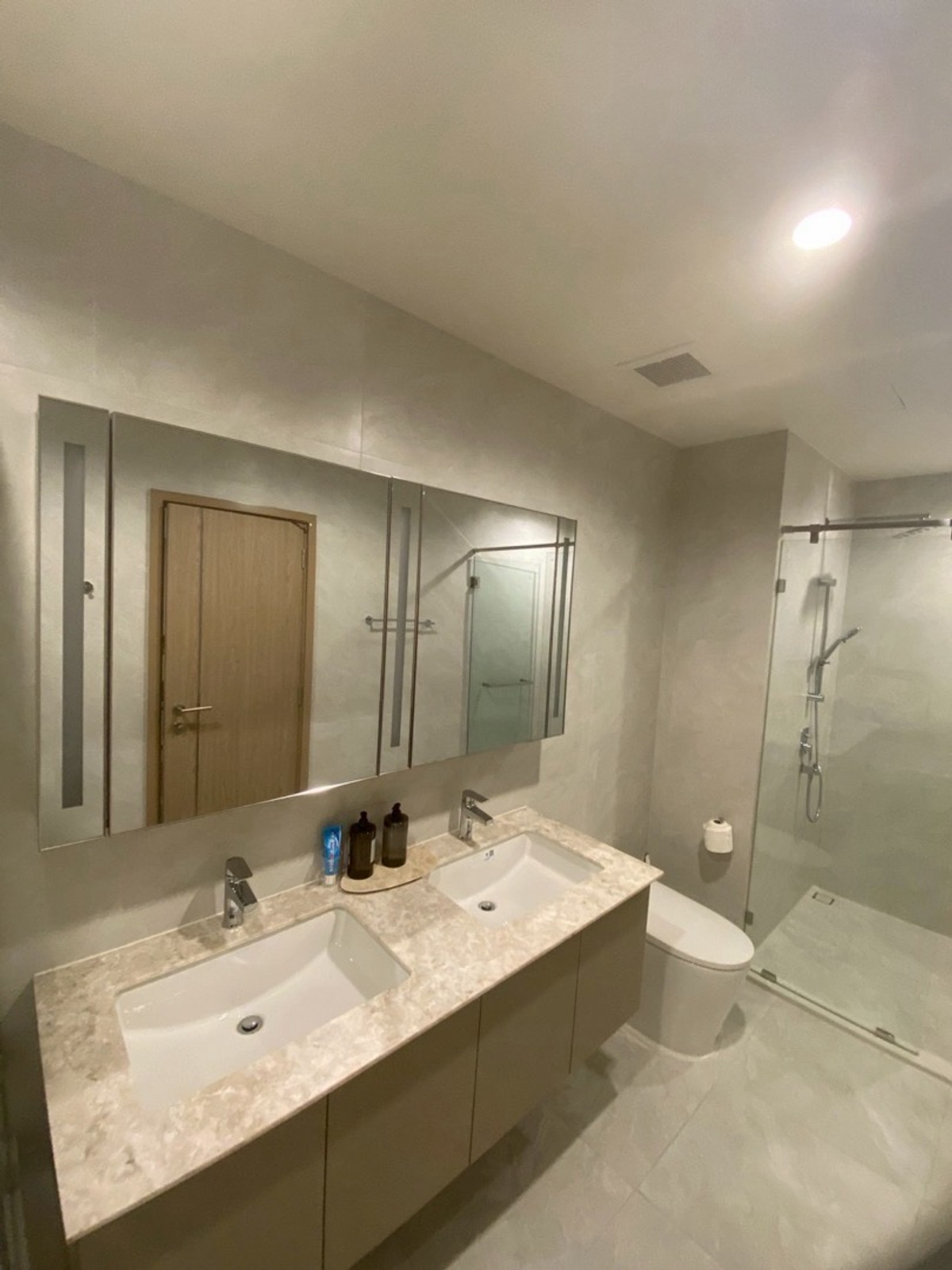 For RentCondoRama9, Petchburi, RCA : pynn soonvijai 3 bedroom ready to move in