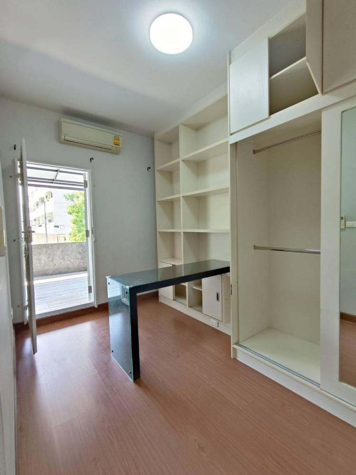 For RentTownhomeRathburana, Suksawat : 2-story townhome, corner room, beautifully decorated, for rent in Suksawat-Rat Burana area. Near Bang Pakok 1 Hospital, only 1.8 km.