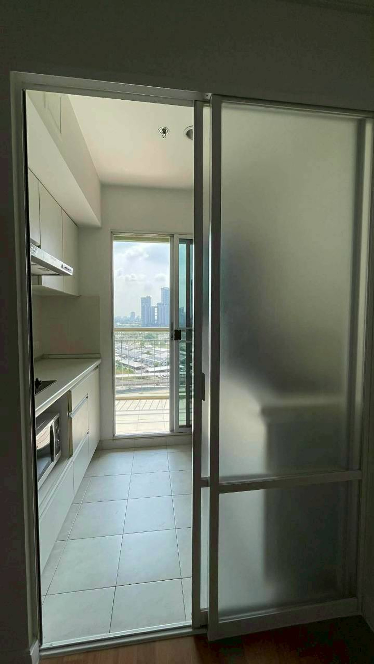 ให้เช่าคอนโดพระราม 9 เพชรบุรีตัดใหม่ RCA : ✅ LP9R241 ✅ Line : @p2nproperty