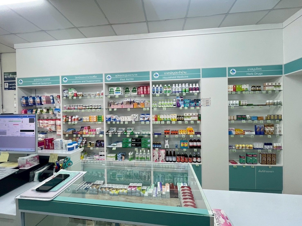 เซ้งร้านค้า/ตลาดนัดเชียงใหม่ : เซ้งร้านขายยา เชียงใหม่ ถนนสันติธรรม ใกล้โรงแรม B2 เปิดใหม่ ใกล้โรงแรม หอเยอะ